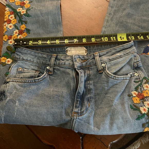 RARE Free People embroidered jeans - Picture 6 of 6